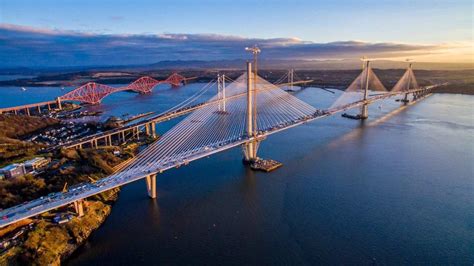 De Queensferry Crossing: Een Modern Ingenieurskunstwerk met Adembenemend Gezichten!