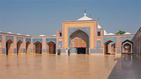  De  Shah Jahan-Moskee: Een Prachtige Ode aan Mughalische Architectuur en een Verrukkelijk Toevluchtsoord voor Vrede