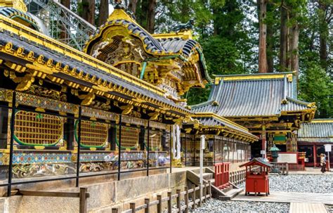  De Toshogu Shrine: Een kleurrijke ode aan de Tokugawa-dynastie en een waar architecturaal juweel